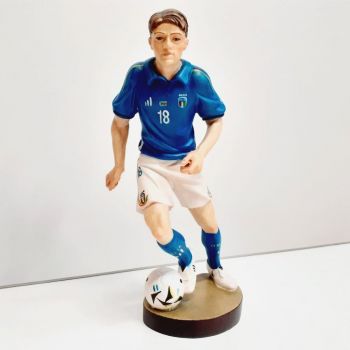 Futbalista drevená socha